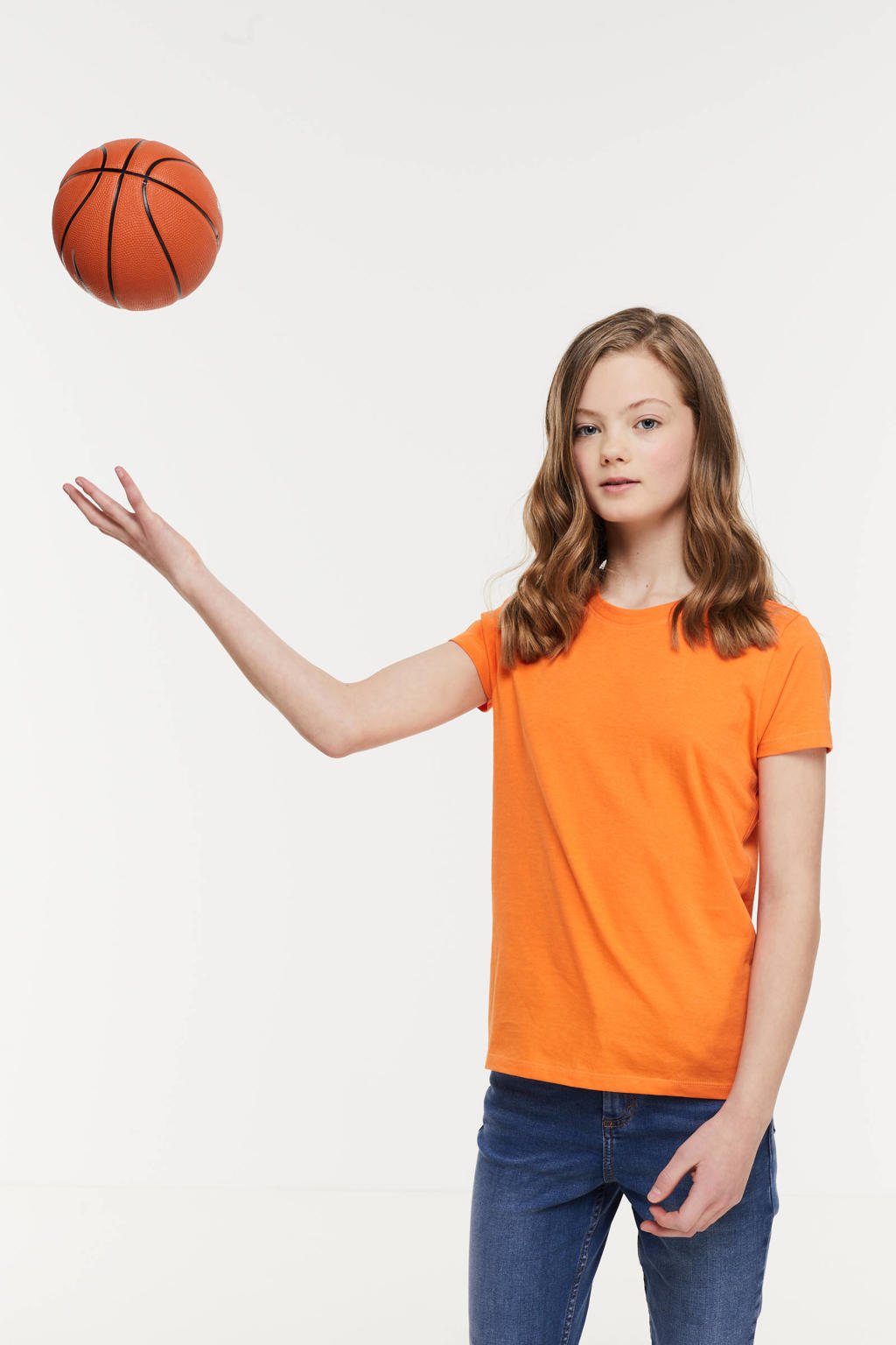Oranje meisjes anytime basic T-shirt van duurzaam katoen met korte mouwen, ronde hals en geweven detail