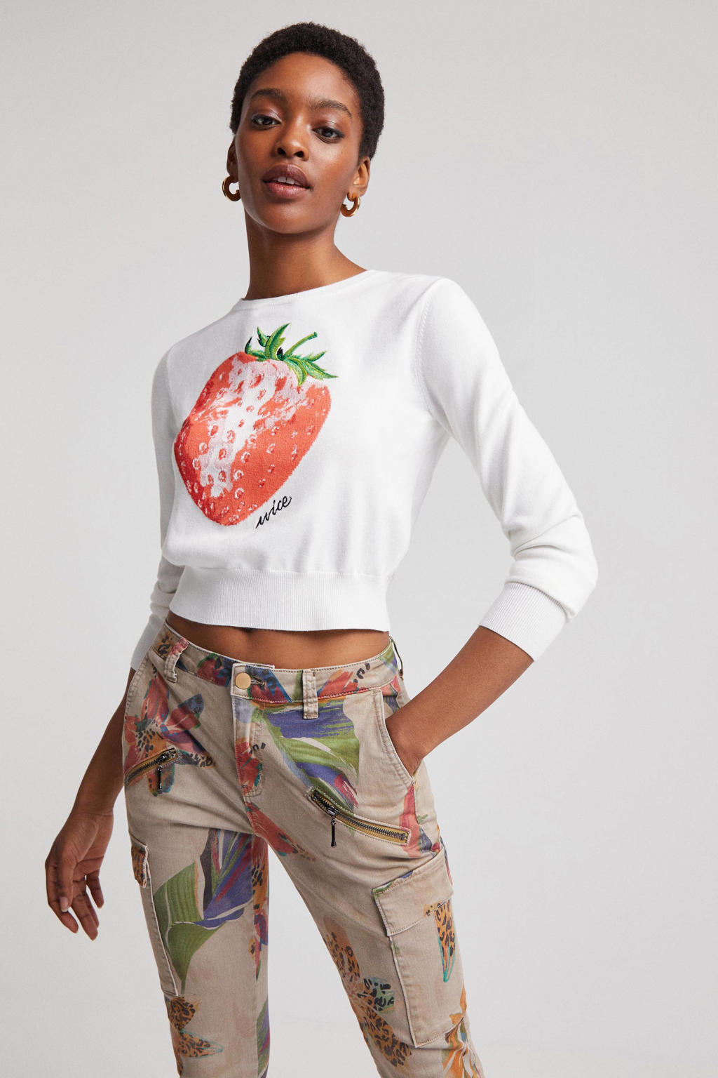 Desigual Illustrated Cropped Sweater Style 23SWSK25/3071 | 1ère Avenue