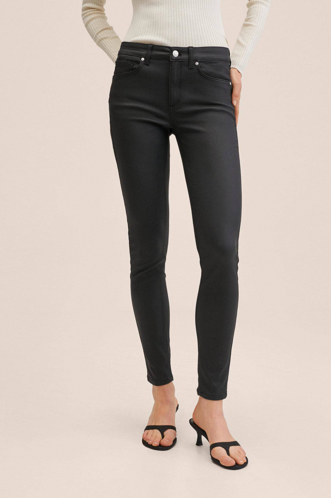 Mango coated low waist skinny broek zwart | wehkamp