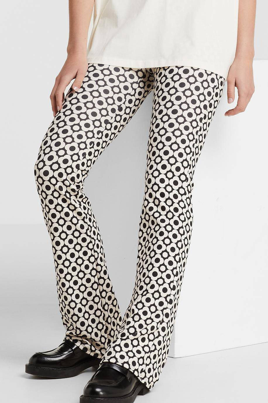 Hailys flared broek Sinka met all over print zwart/wit | wehkamp