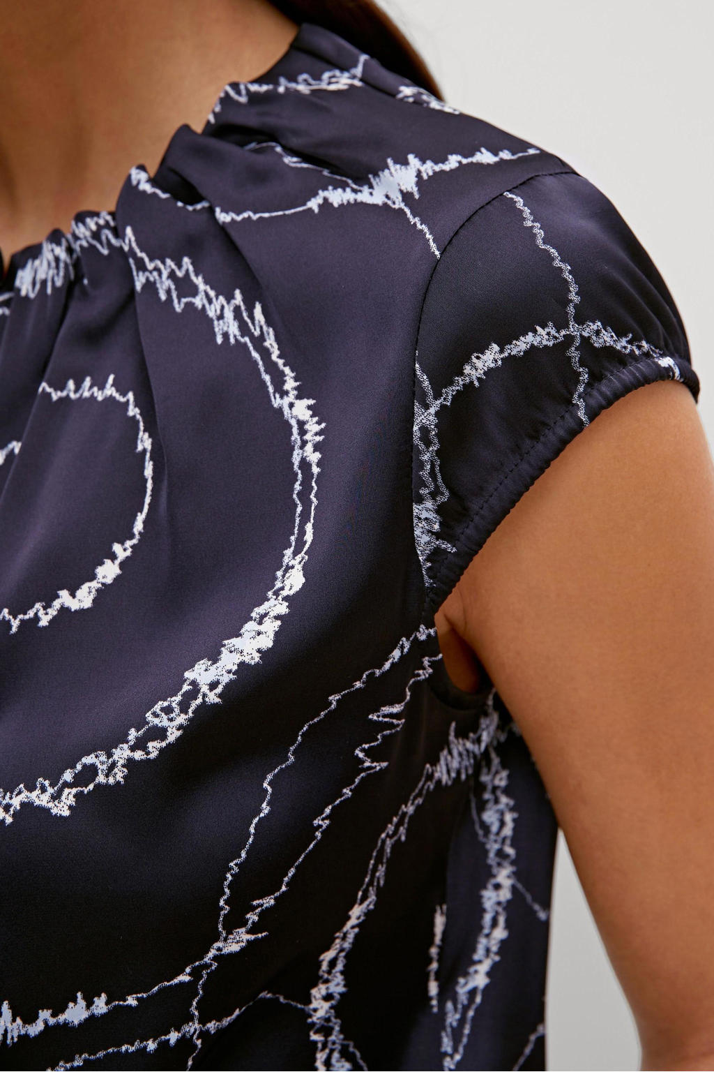 comma top met all over print en plooien marine | wehkamp