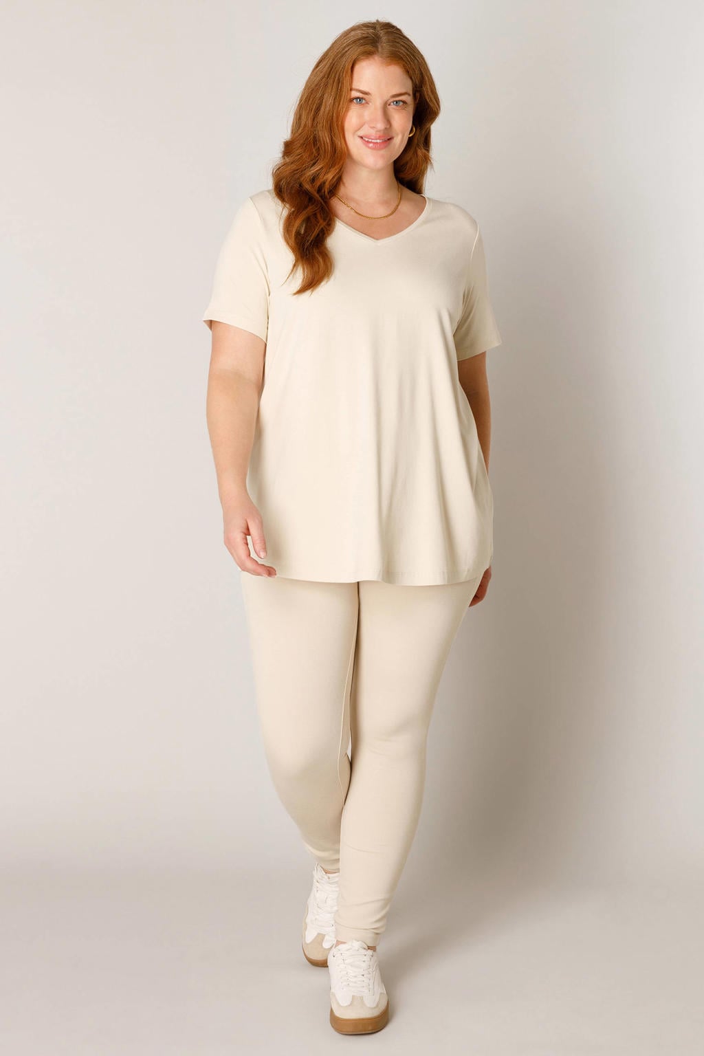 Base Level Curvy basic T-shirt Alba beige