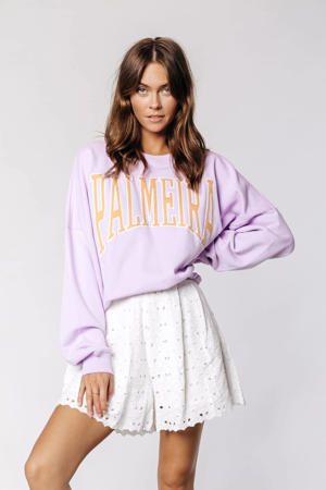 sweater met tekst en borduursels lila