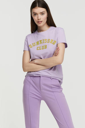 T-shirt SUNNY  met tekst lila