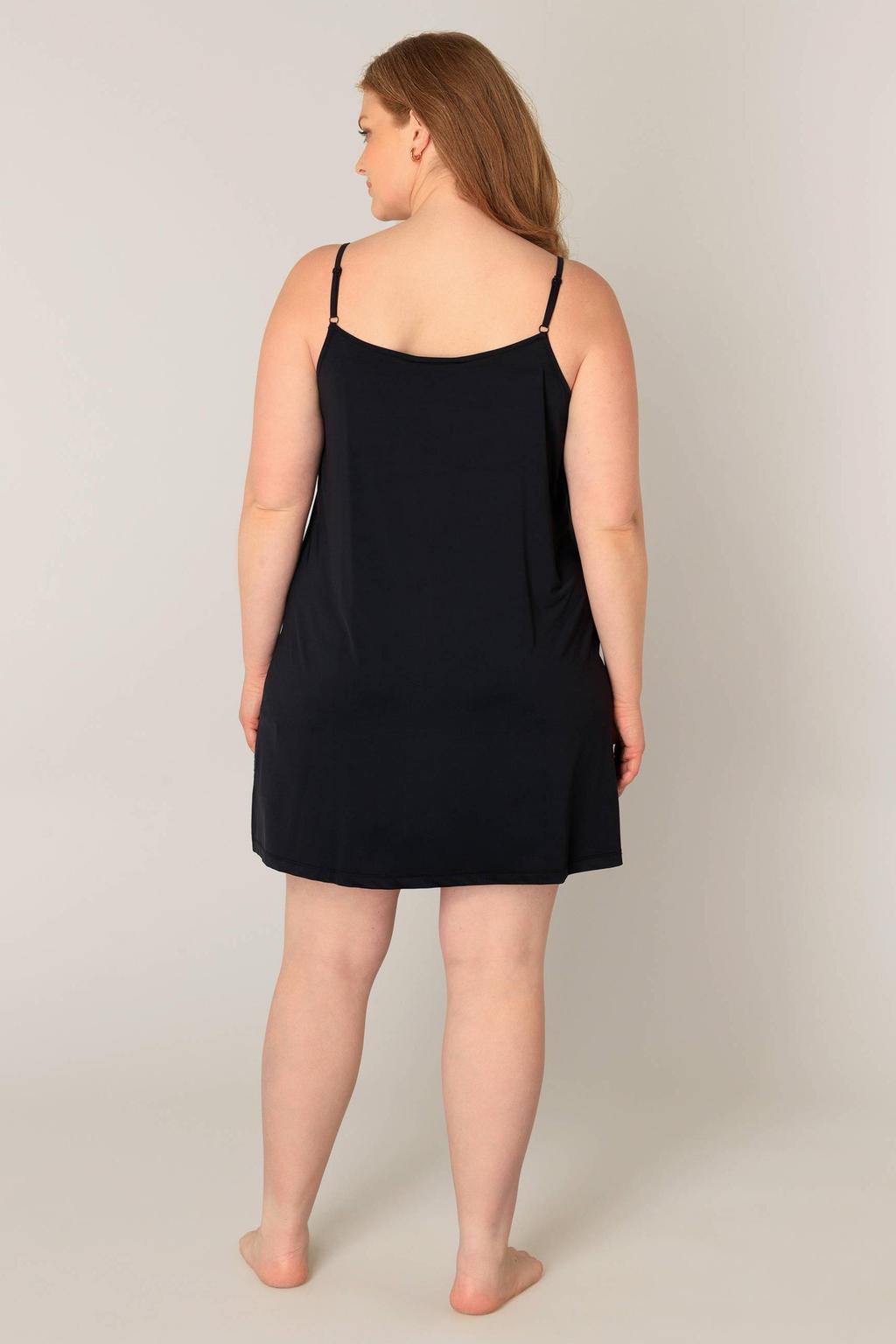 Base Level Curvy onderjurk Yanira met verstelbare bandjes zwart