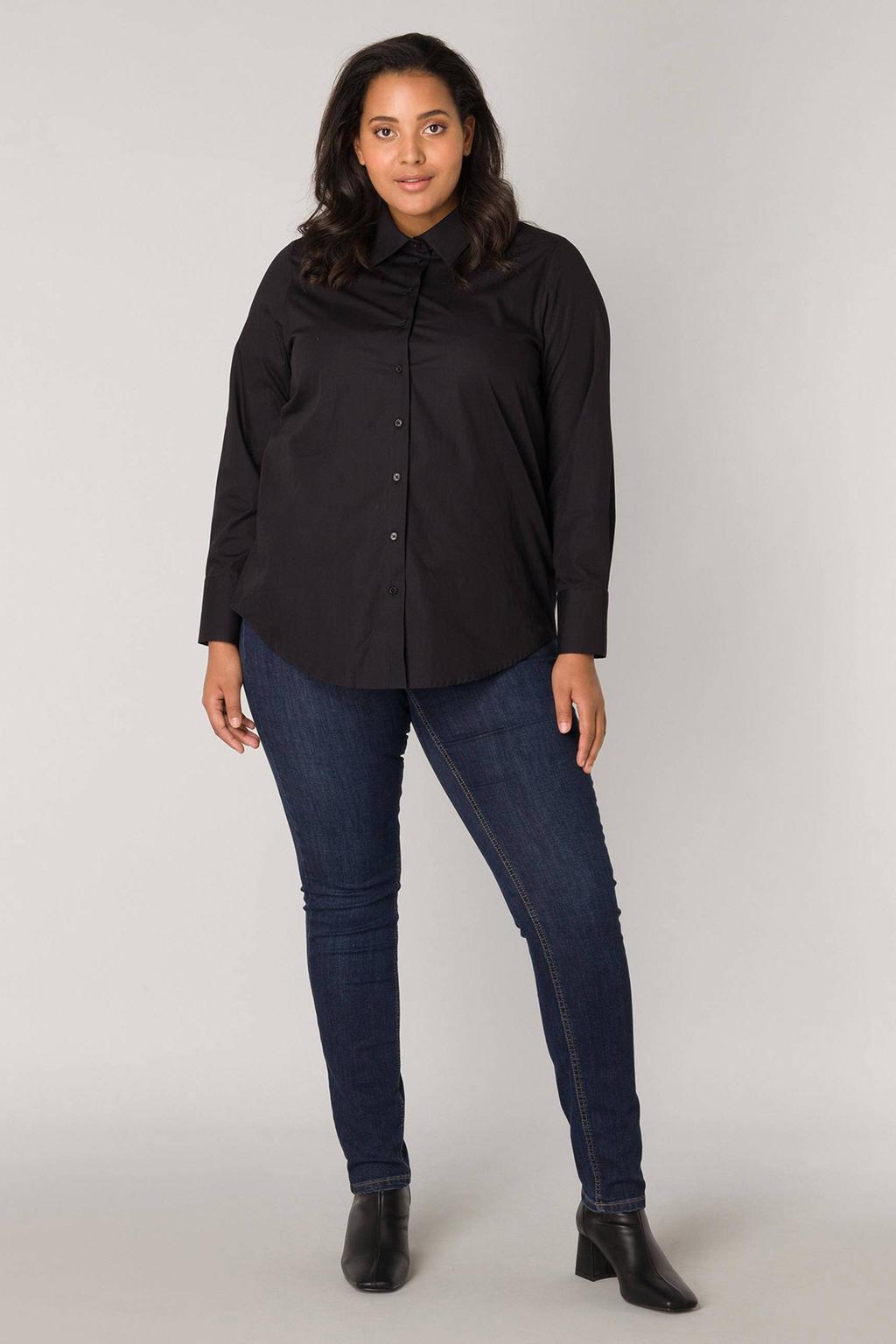 Zwarte dames Base Level Curvy blouse Aliza van katoen met effen, lange mouwen, klassieke kraag en knoopsluiting