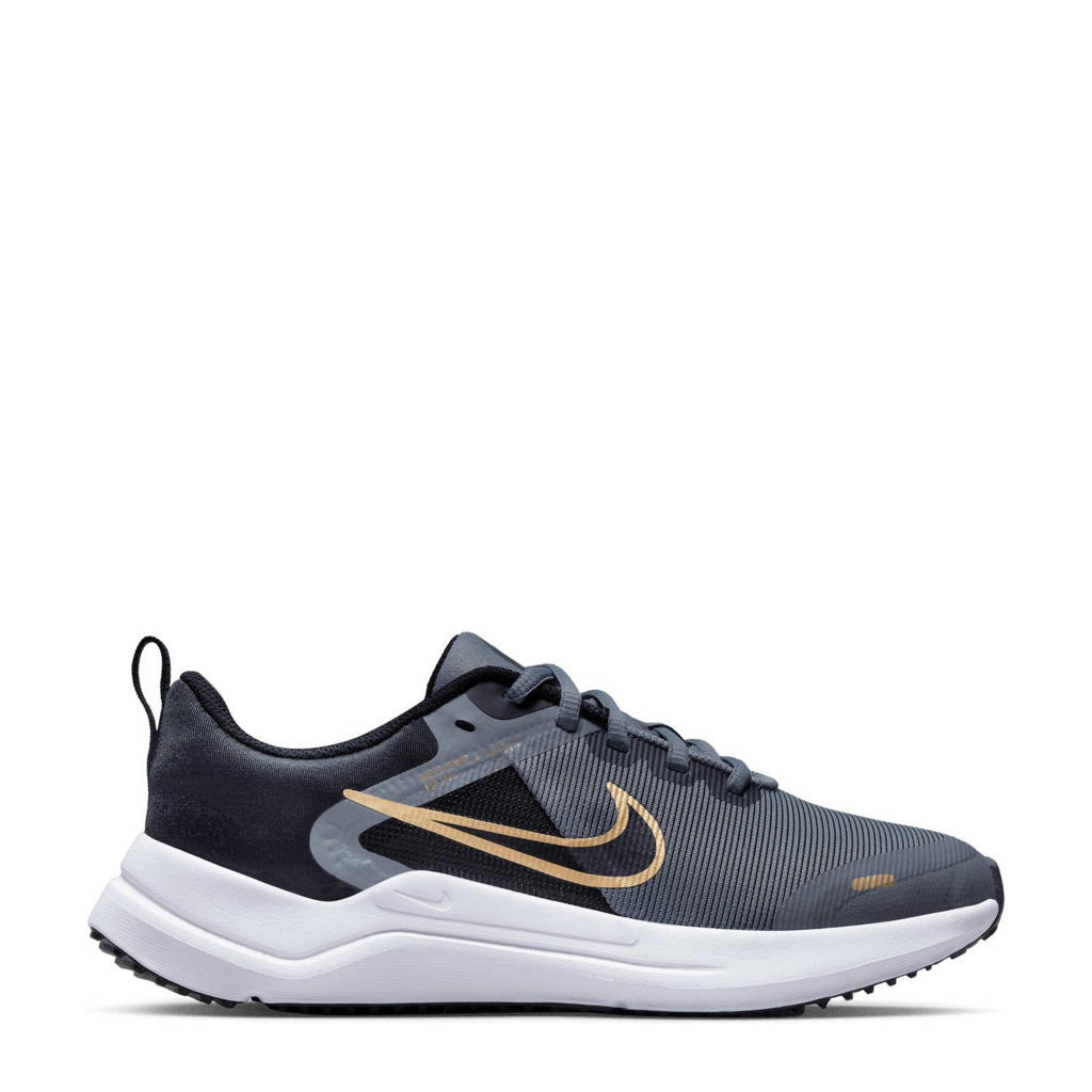 Nike Downshifter 12 Next Nature hardloopschoenen grijs/goud/zwart kids