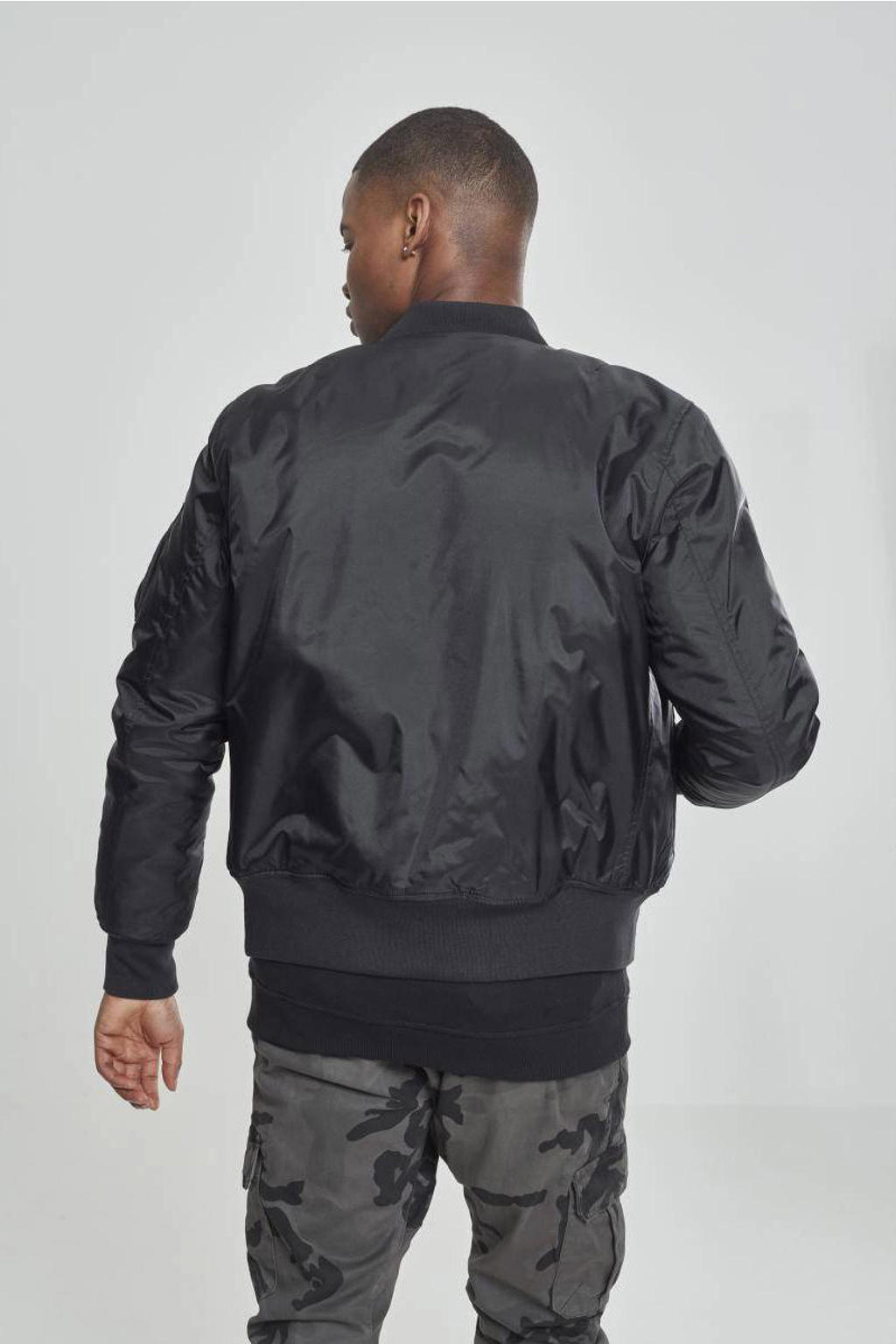 Urban Classics Curvy imitatieleren bomberjack zwart