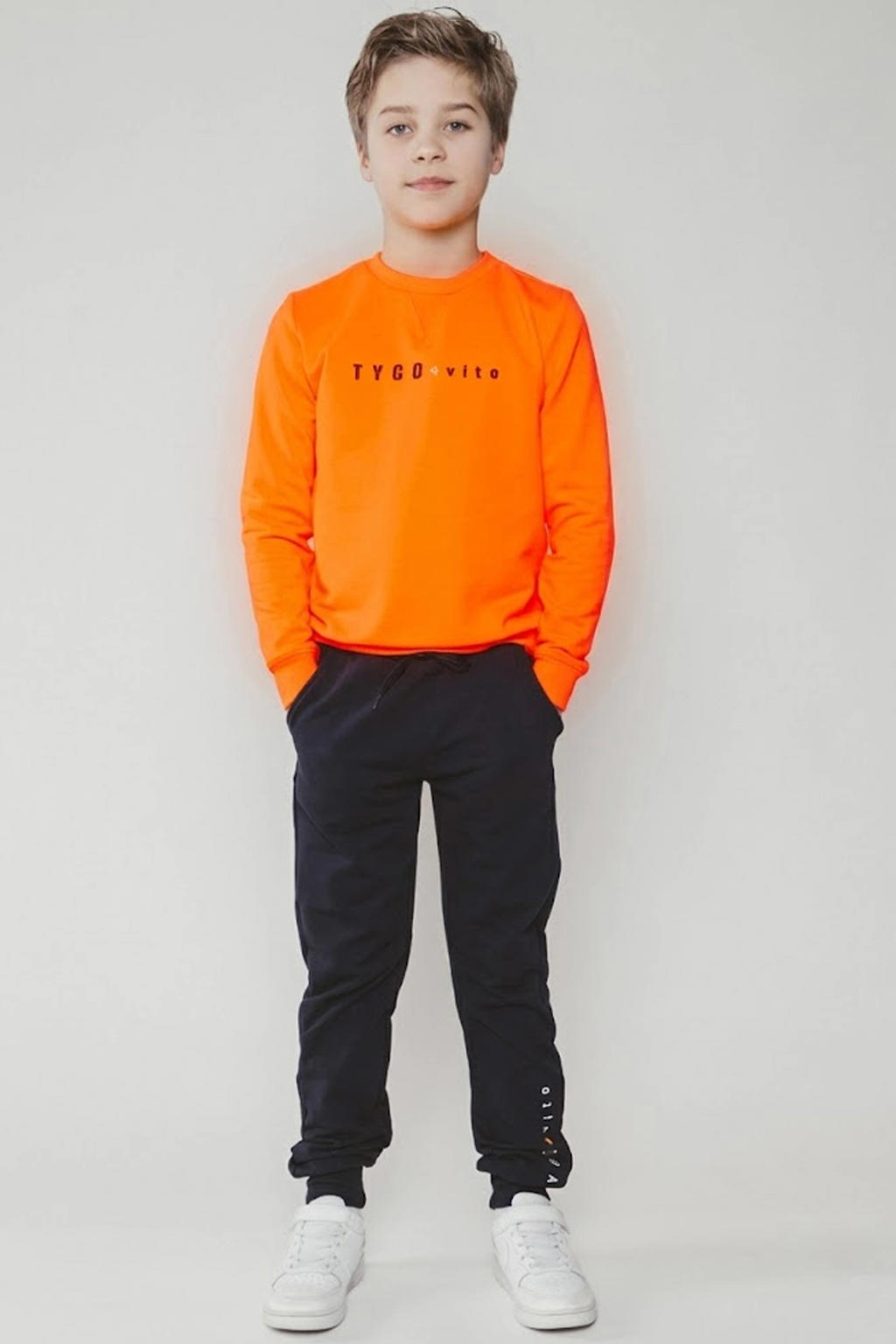 TYGO & vito sweater met tekst fel oranje