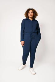 thumbnail: Donkerblauwe dames Exxcellent skinny sweatpants Laila van travelstof met regular waist, elastische tailleband met koord en effen