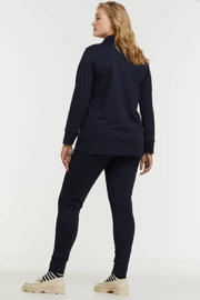 thumbnail: Exxcellent blouse van travelstof Laila met open detail donkerblauw