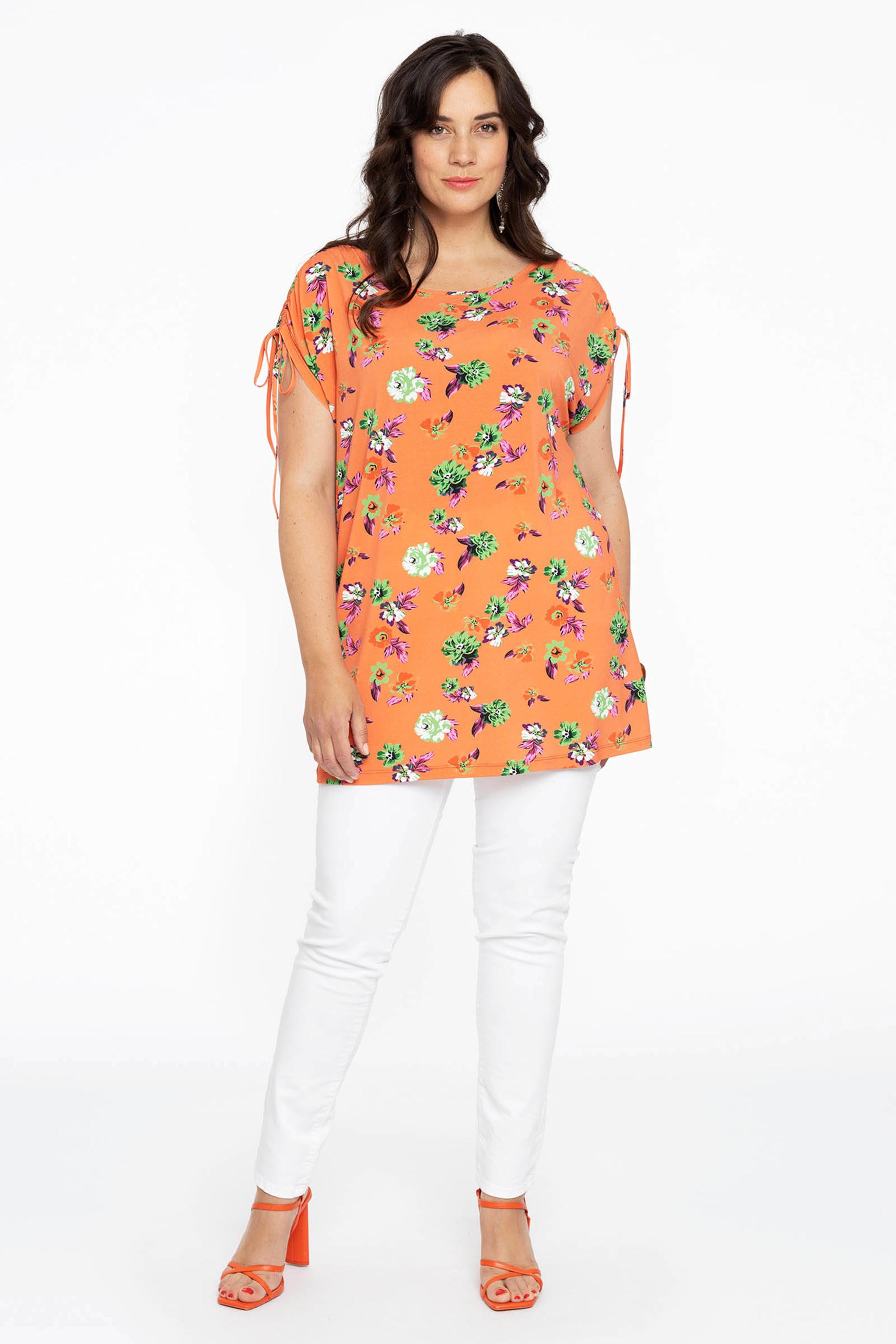 Oranje bloementop van Yoek