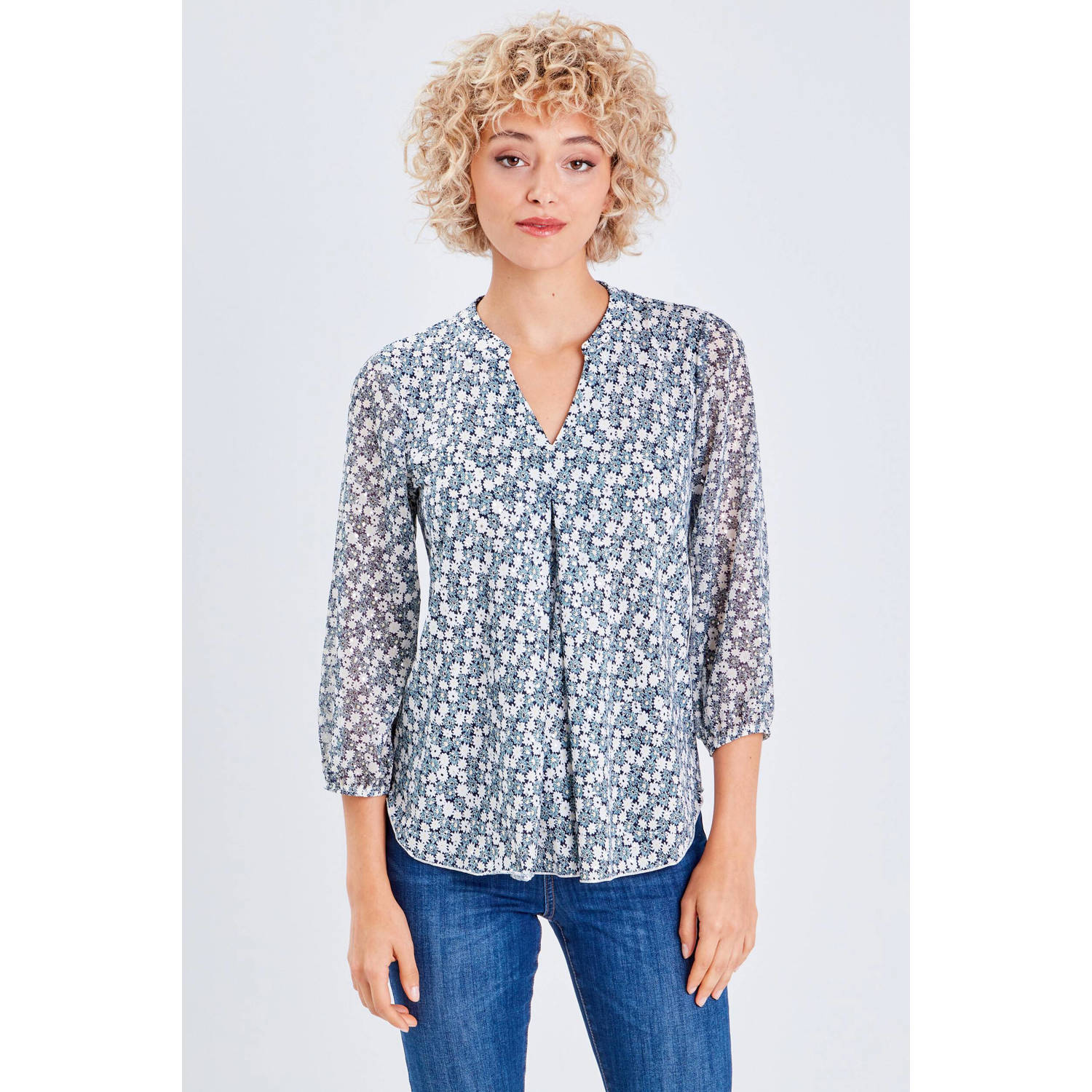 Cache semi-transparante blousetop met all over print