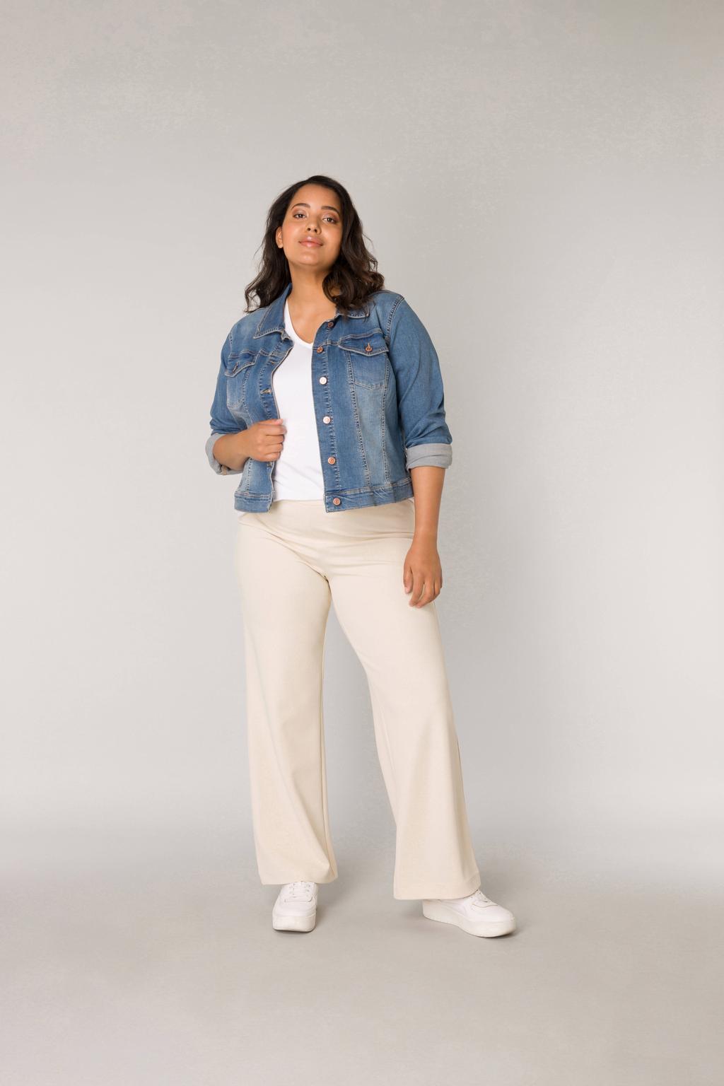 Base Level Curvy spijkerjasje Yamila met stretch mid blue