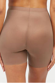 thumbnail: SPANXshape™ Invisible medium corigerende Girlshort donkerbeige