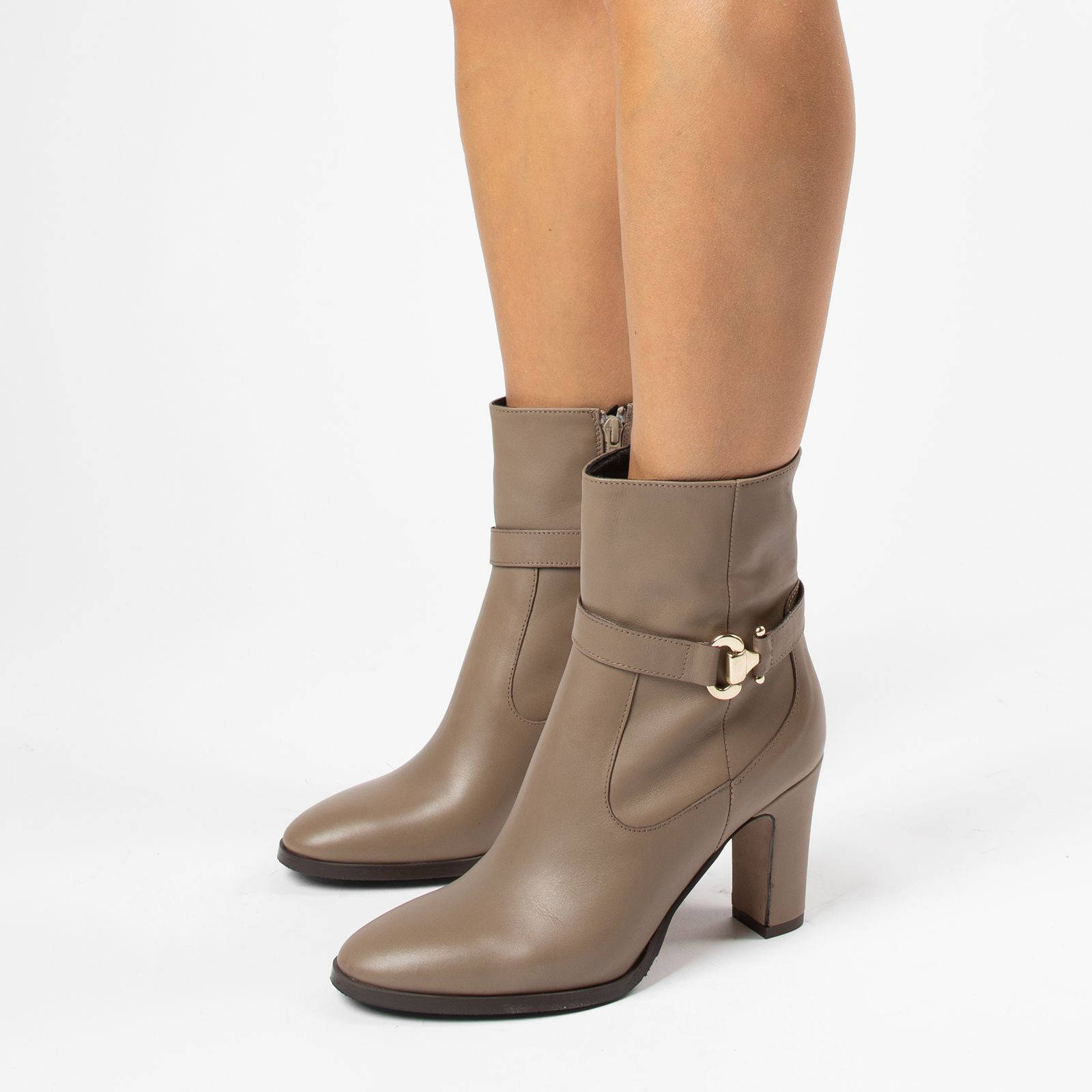 Best Deals Online Discount Prices, Easy Exchanges shipping them globally Manfield  leren enkellaarzen taupe Manfield Schoenen Enkellaarzen Enkellaarzen met hak