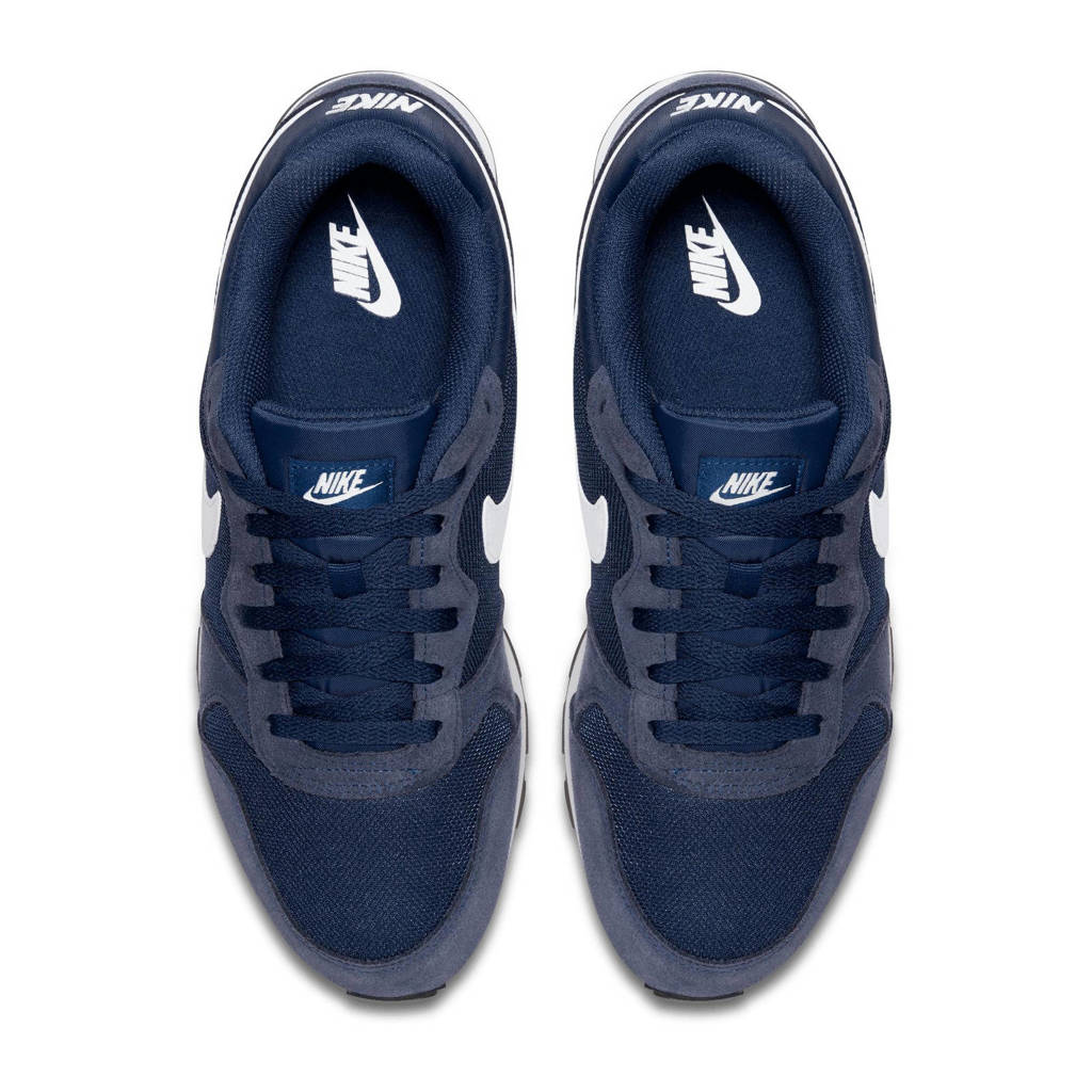 afgunst Baan Oogverblindend Nike MD Runner 2 sneakers donkerblauw/wit | wehkamp