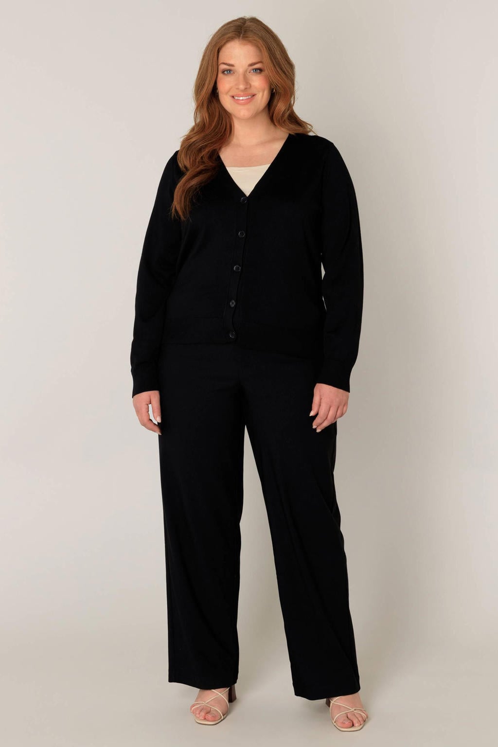 Base Level Curvy fijngebreid vest Yvonne zwart