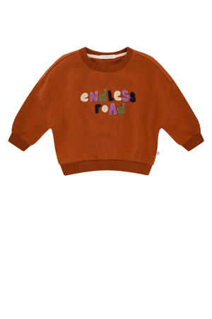 sweater Nio met tekst en patches bruin