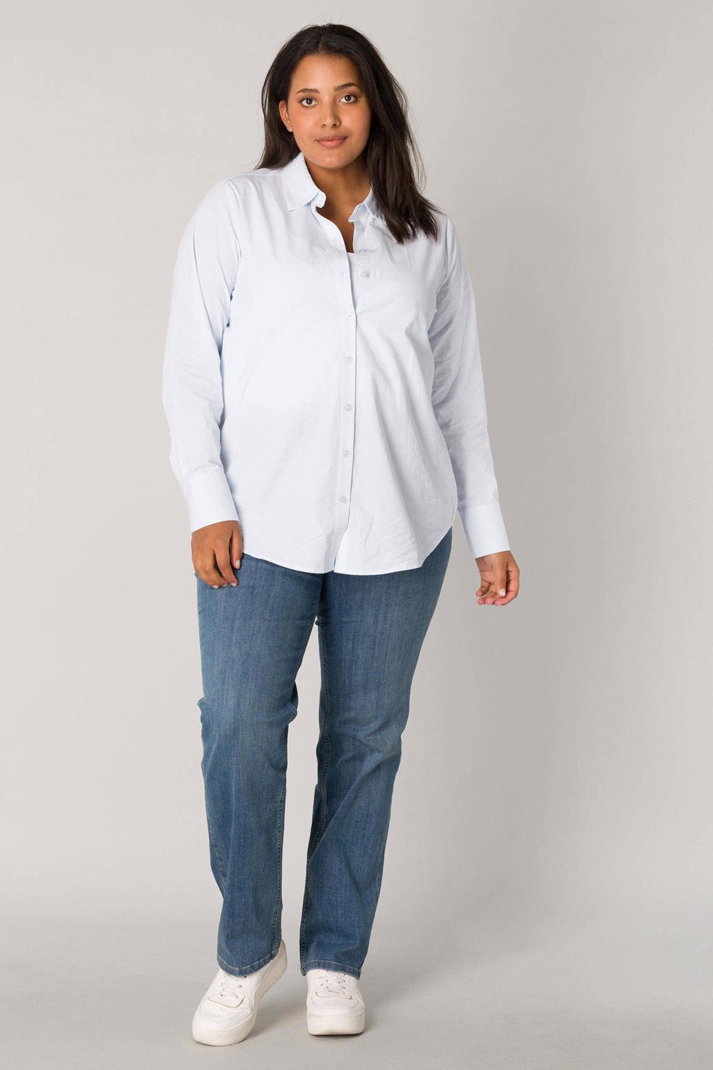 Lichtblauwe dames Base Level Curvy blouse van katoen met effen, lange mouwen, klassieke kraag en knoopsluiting