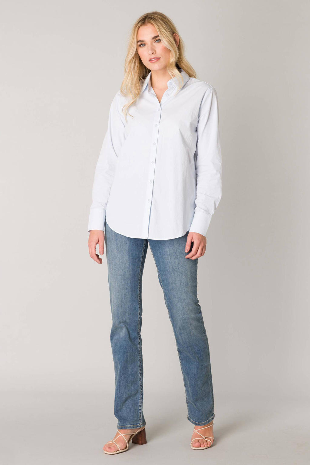 Lichtblauwe dames Base Level blouse Yune van katoen met effen, lange mouwen, klassieke kraag en knoopsluiting