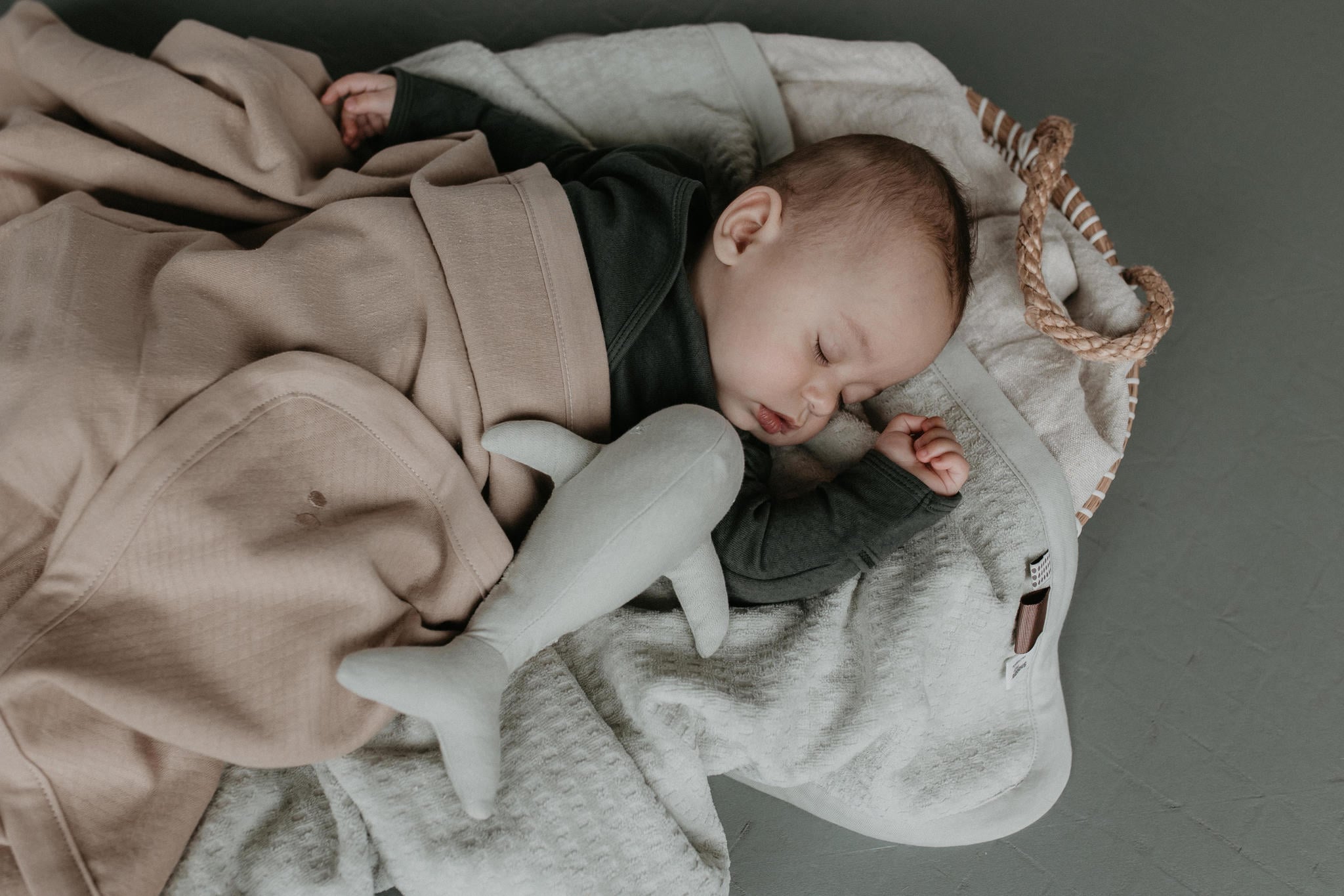 Snoozebaby Mystic Mint Wally Whale knuffel 16 cm - Afbeelding 4