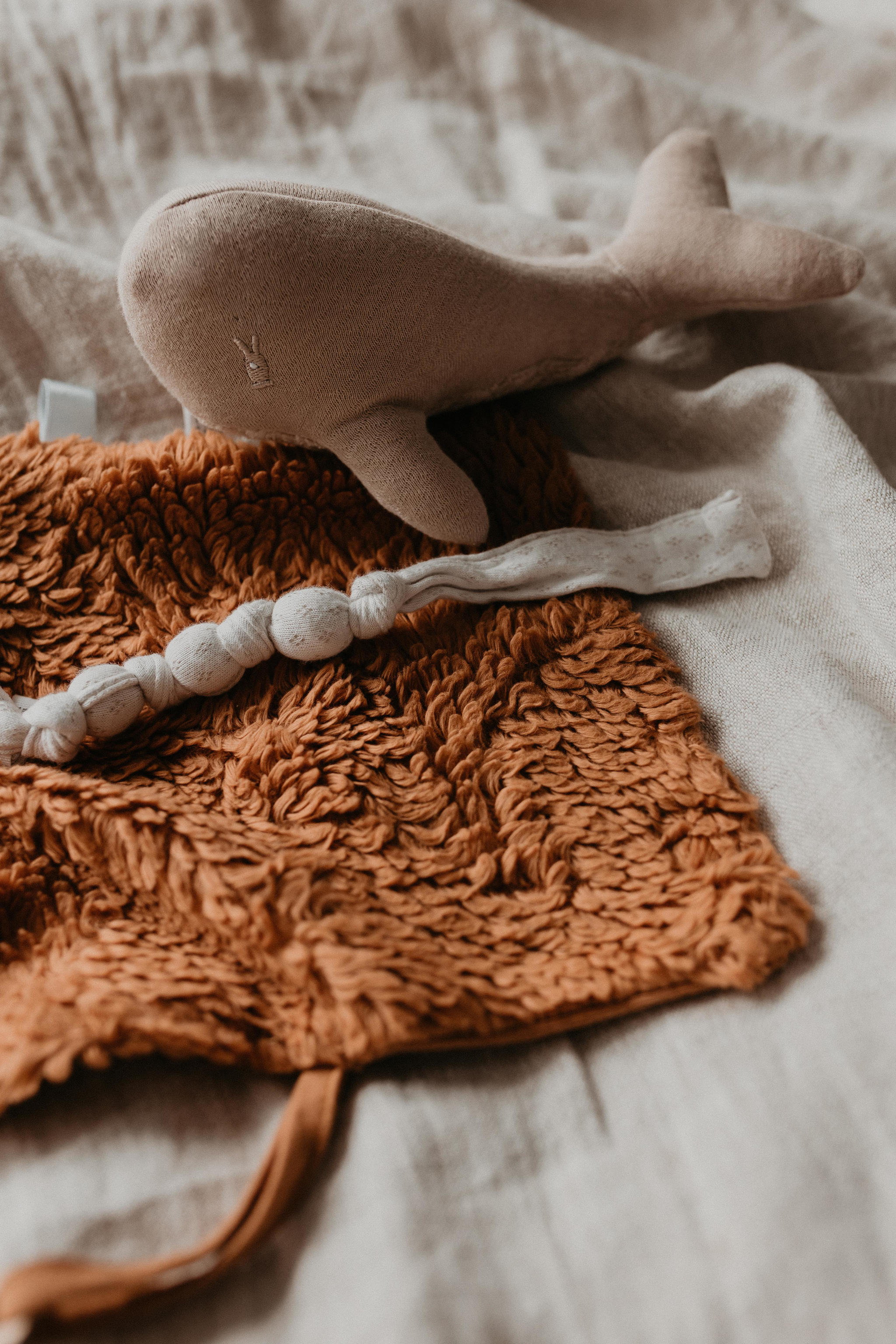 Snoozebaby Desert Sand Wally Whale knuffel 16 cm - Afbeelding 2