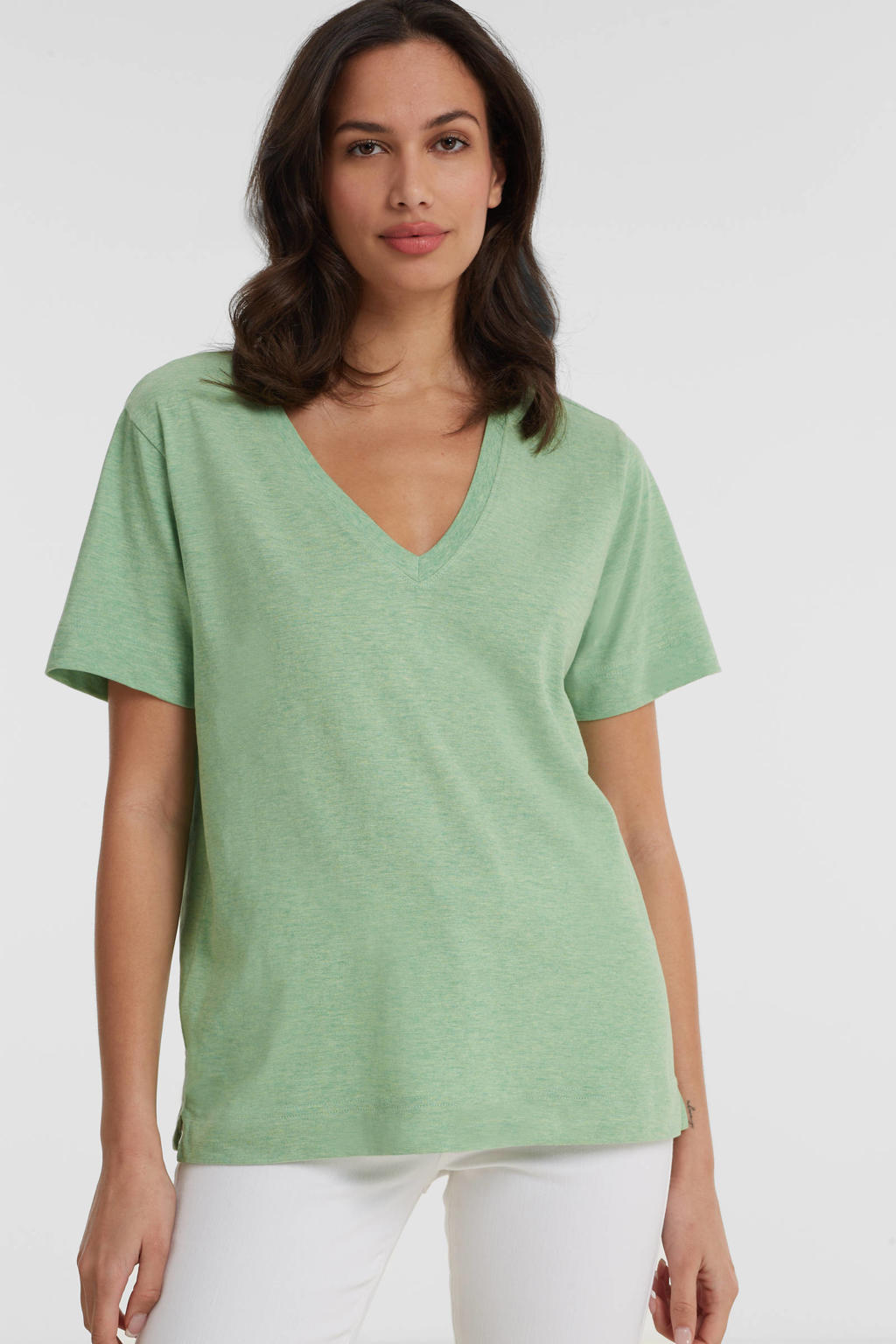 Lichtgroene dames anytime T-shirt V-hals melange van duurzaam katoen met korte mouwen