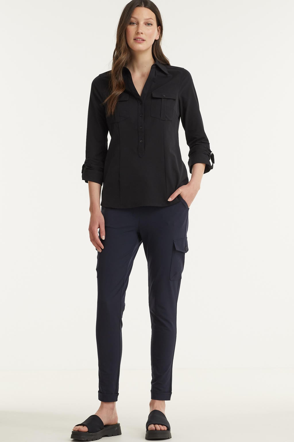 Donkerblauwe dames TQ-Amsterdam high waist slim fit cargobroek Karin van travelstof met elastische tailleband met koord en effen