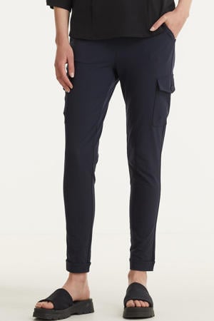 high waist slim fit cargobroek Karin van travelstof donkerblauw