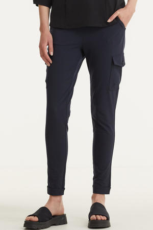 high waist slim fit cargobroek Karin van travelstof donkerblauw