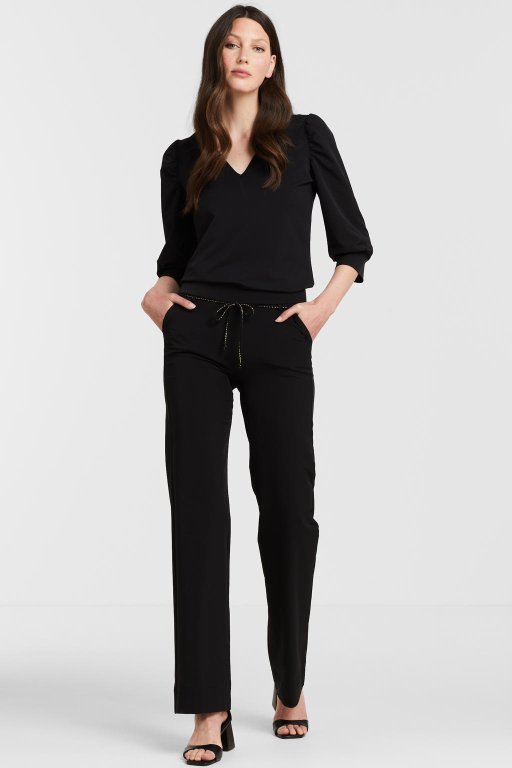 Zwarte dames TQ-Amsterdam high waist straight fit pantalon Romee van travelstof met elastische tailleband