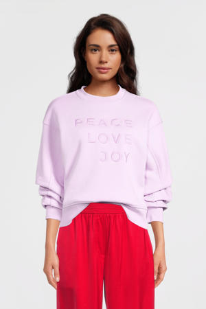 sweater SW PEACE LOVE met tekst lavendel