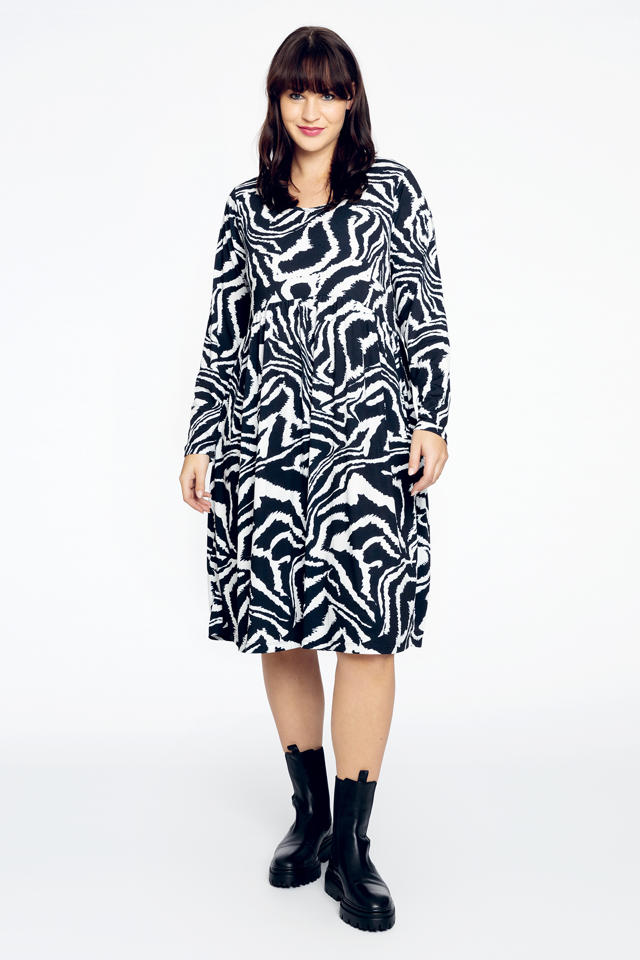 breedtegraad Respectvol Installeren Yoek A-lijn jurk DOLCE van travelstof met dierenprint zwart/wit | wehkamp