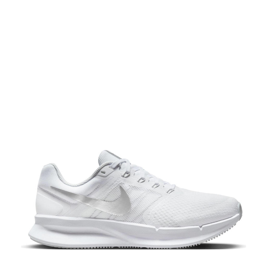 Wit en grijze dames Nike Run Swift 3 hardloopschoenen van mesh met veters