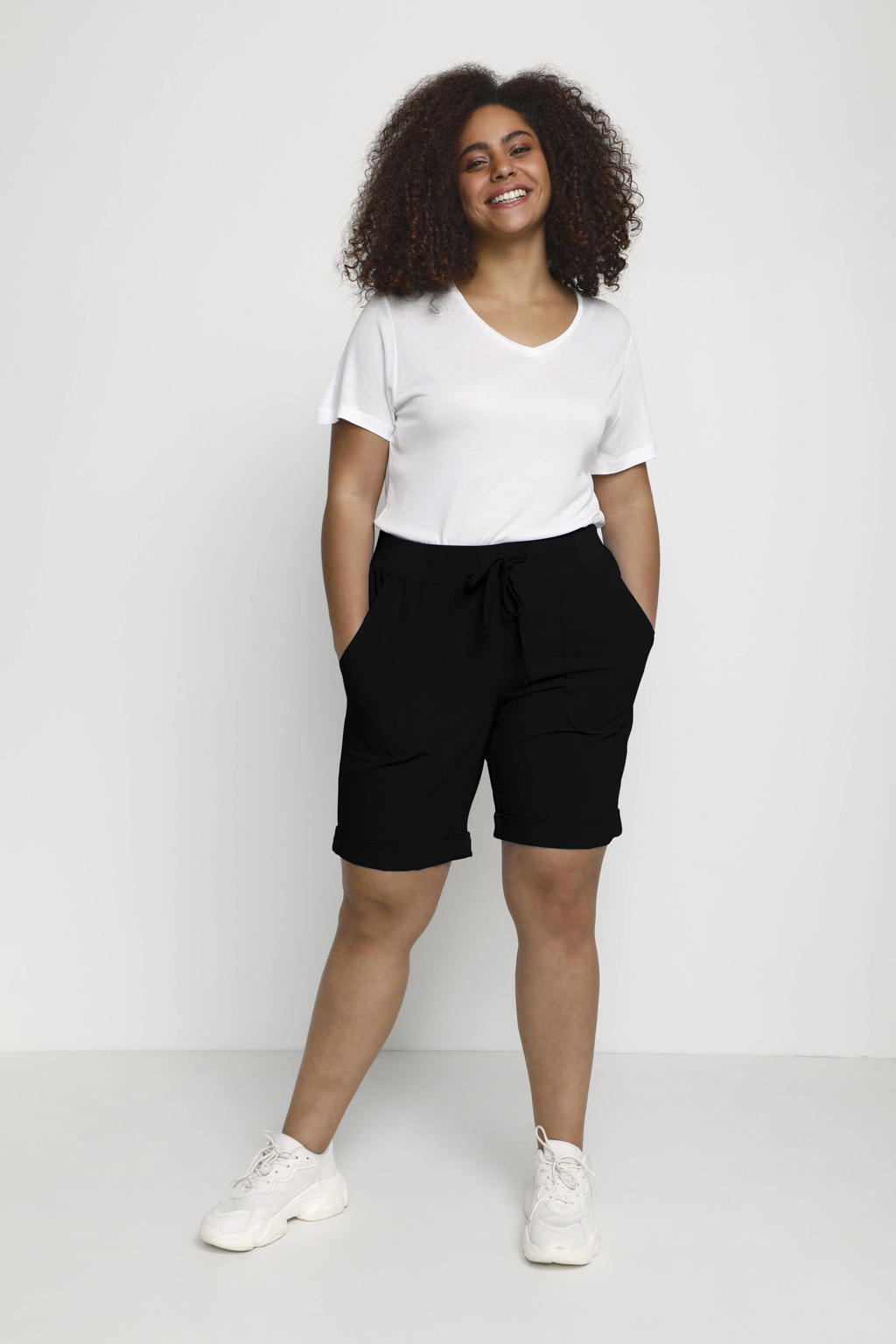 Zwarte dames Kaffe Curve short Kcnana van katoen met skinny fit, regular waist, elastische tailleband met koord en effen