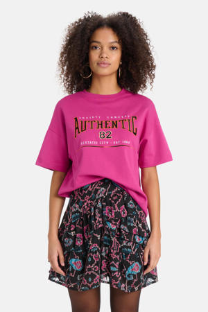 T-shirt Artwork  met tekst roze