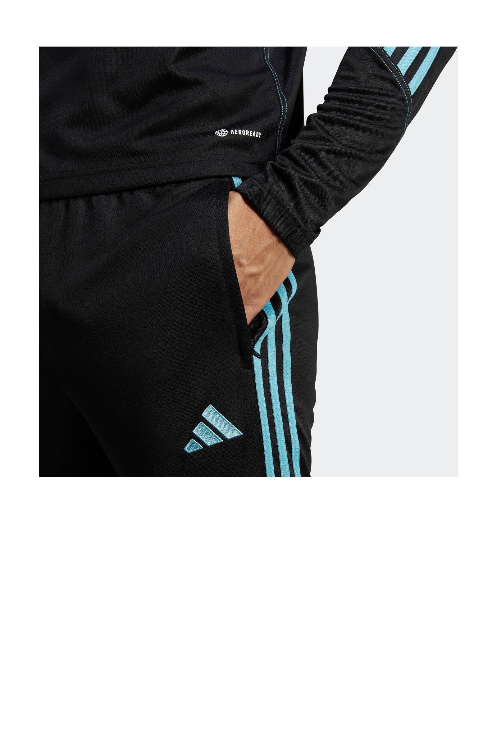 Lichtblauwe adidas online broek