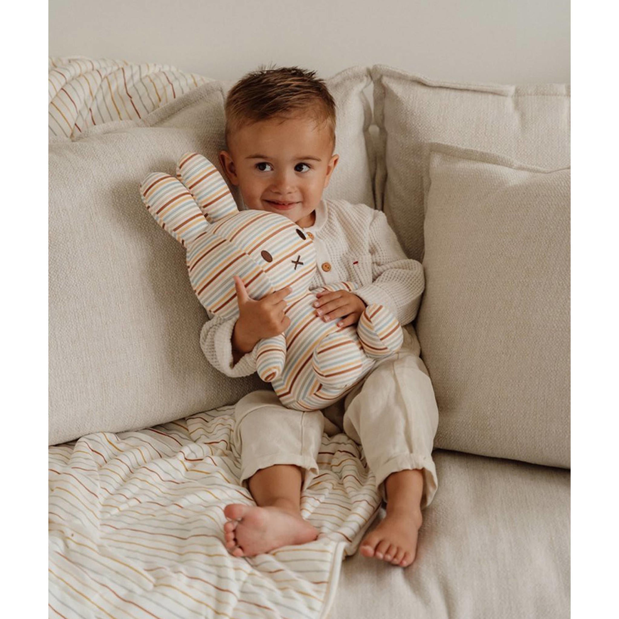 nijntje x Little Dutch Vintage Sunny Stripes all over print knuffel 35 cm - Afbeelding 2