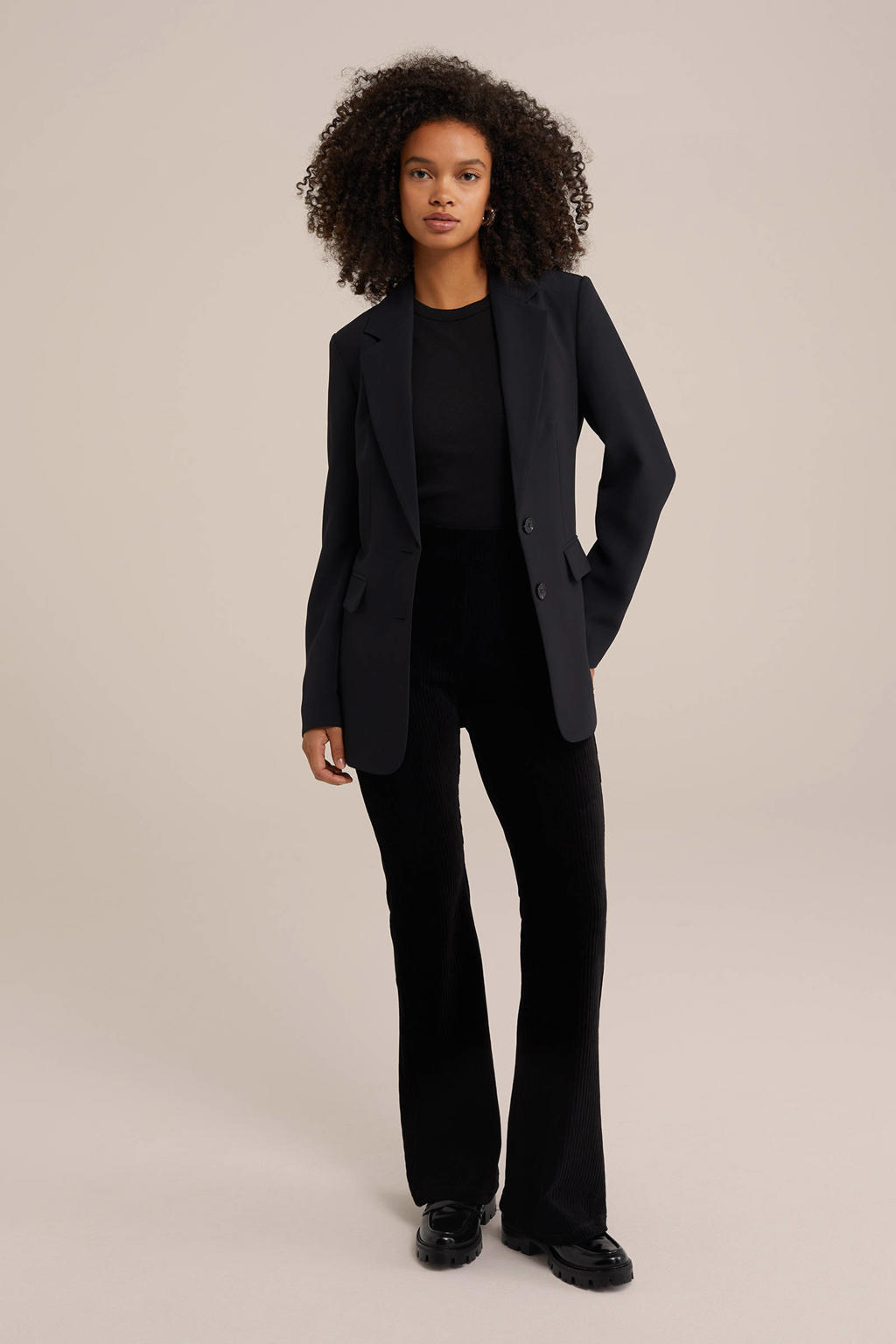 Zwarte Fluwelen Broek Met Hoge Taille En Decoratieve Bandjes Boven De Knieen