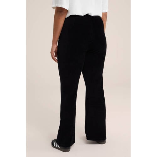 WE Fashion Curve fluwelen flared broek zwart afbeelding