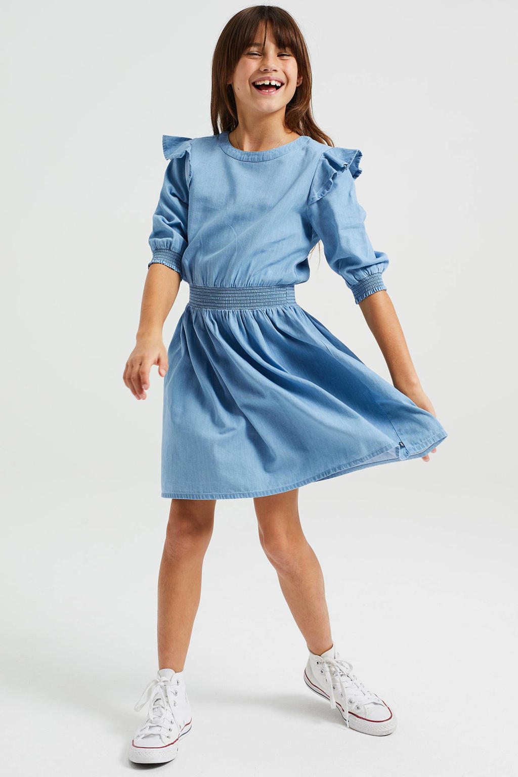 Stonewashed meisjes WE Fashion spijkerjurk blue van duurzaam katoen met korte mouwen, ronde hals en knoopsluiting