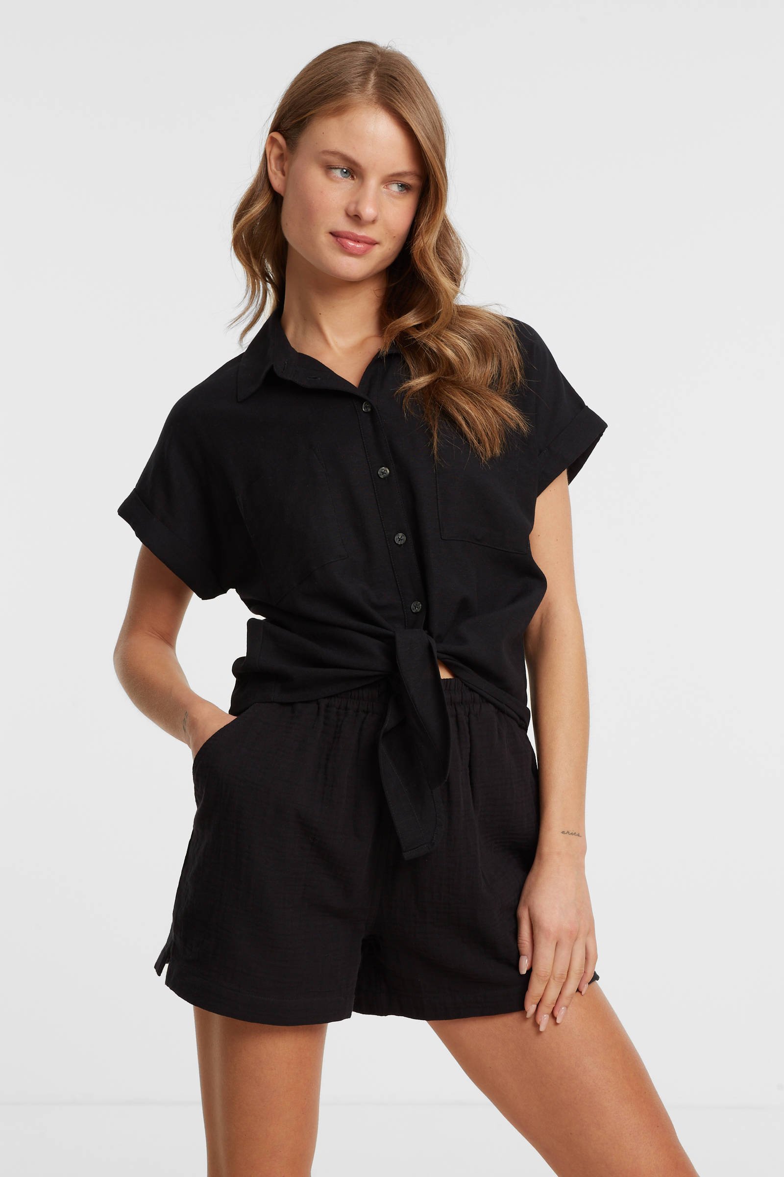 Zwarte blouse met discount korte mouwen dames