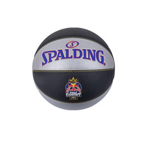 TF33 Red Bull Half Court basketbal