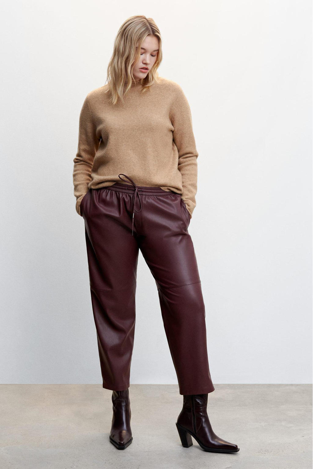 Roodbruine dames Mango imitatieleren cropped high waist straight fit broek met elastische tailleband met koord