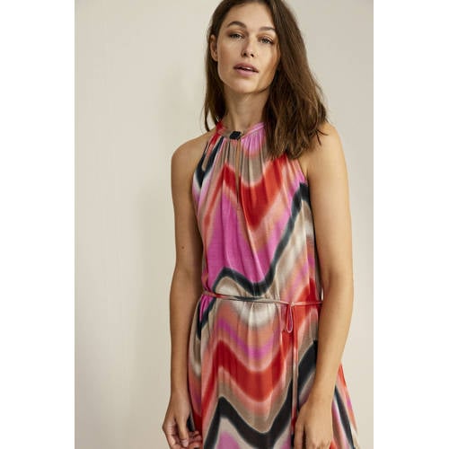 Summum Woman halter maxi jurk met all over print en ceintuur roze rood beige