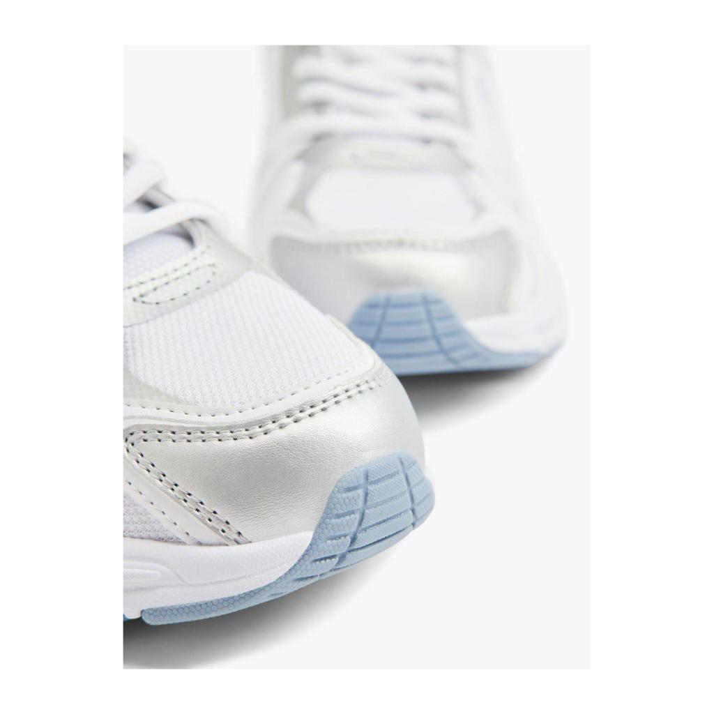 fila chunky white shoes