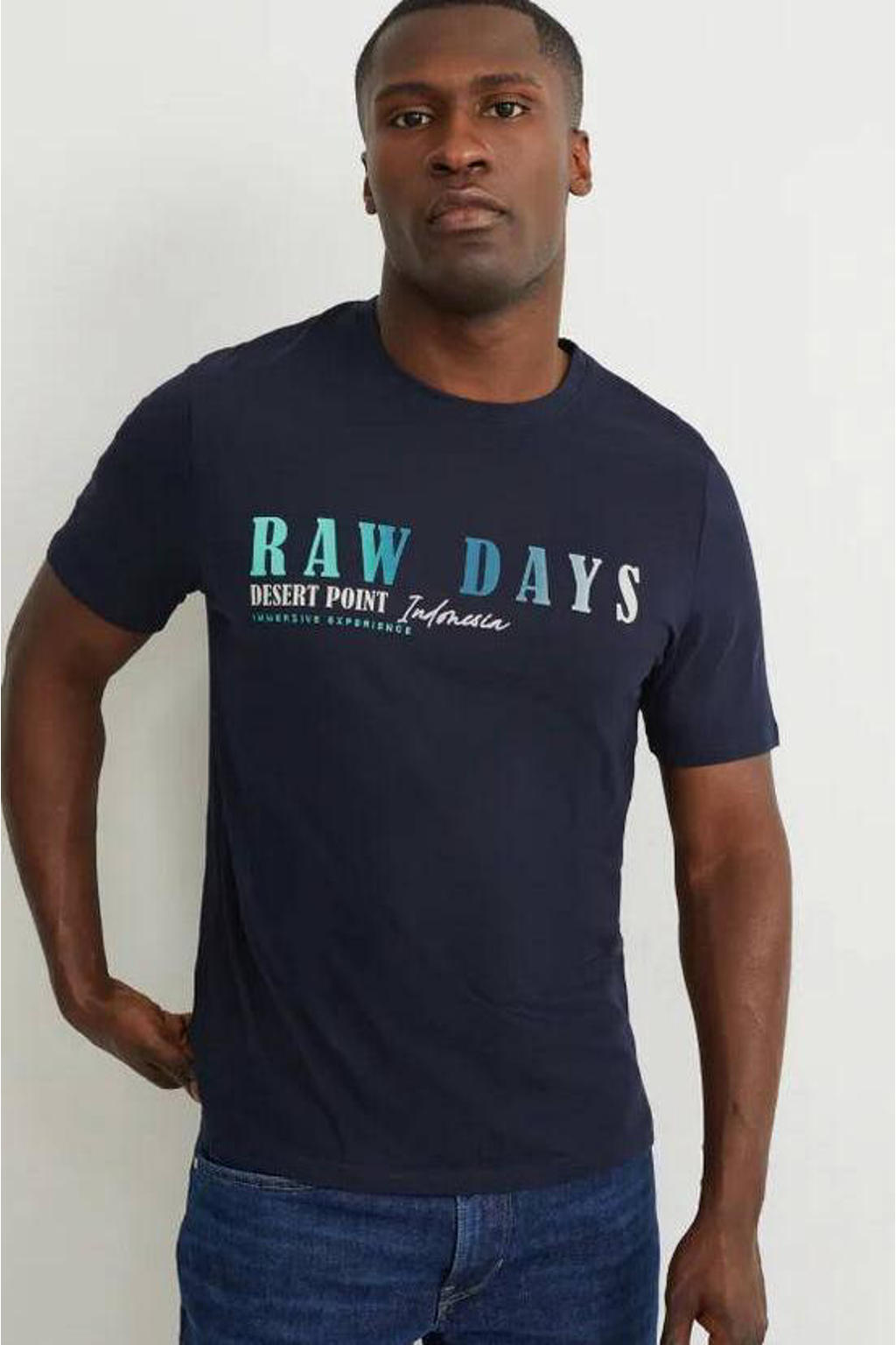 C A Regular Fit T shirt Met Printopdruk En Borduursels Donkerblauw c-a-regular-fit-t-shirt-met-printopdruk-en-borduursels-donkerblauw