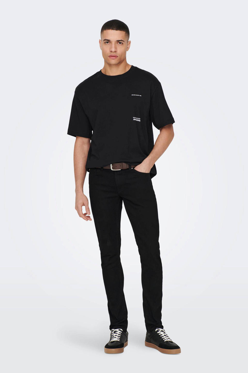 Zwarte heren ONLY & SONS regular fit T-shirt van katoen met backprint, korte mouwen en ronde hals