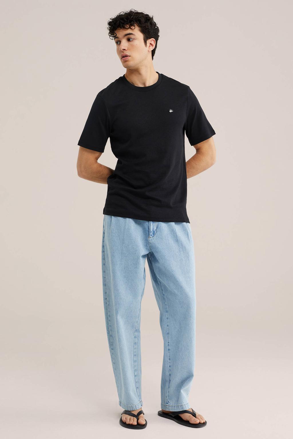 WE Fashion regular fit T-shirt black uni